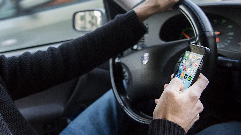 До 13 октября на дорогах Утянского округа – контроль пользования мобильными телефонами