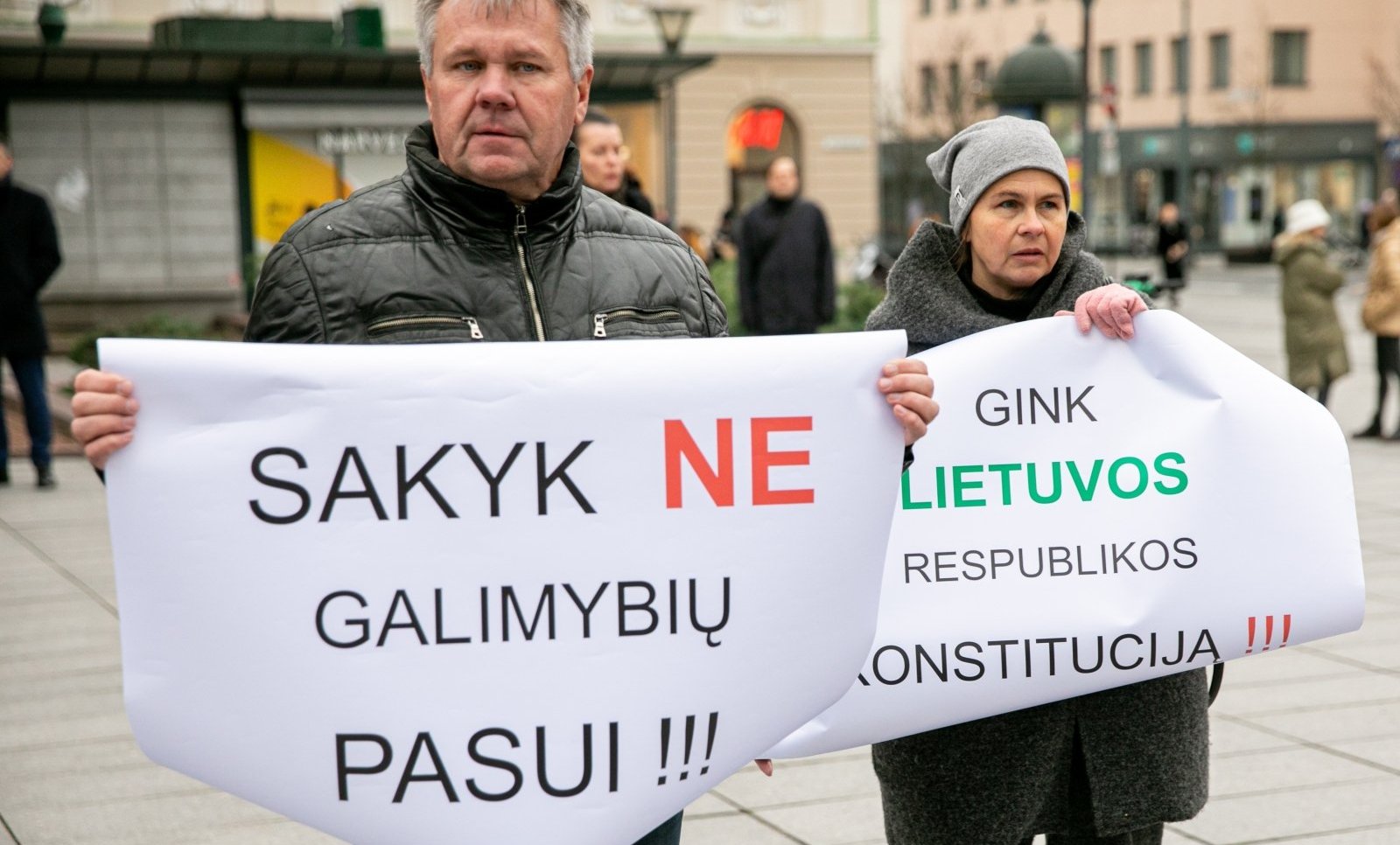 Протестовавшие в Вильнюсе и Каунасе родители призывали не прививать детей и обратились к Шимоните