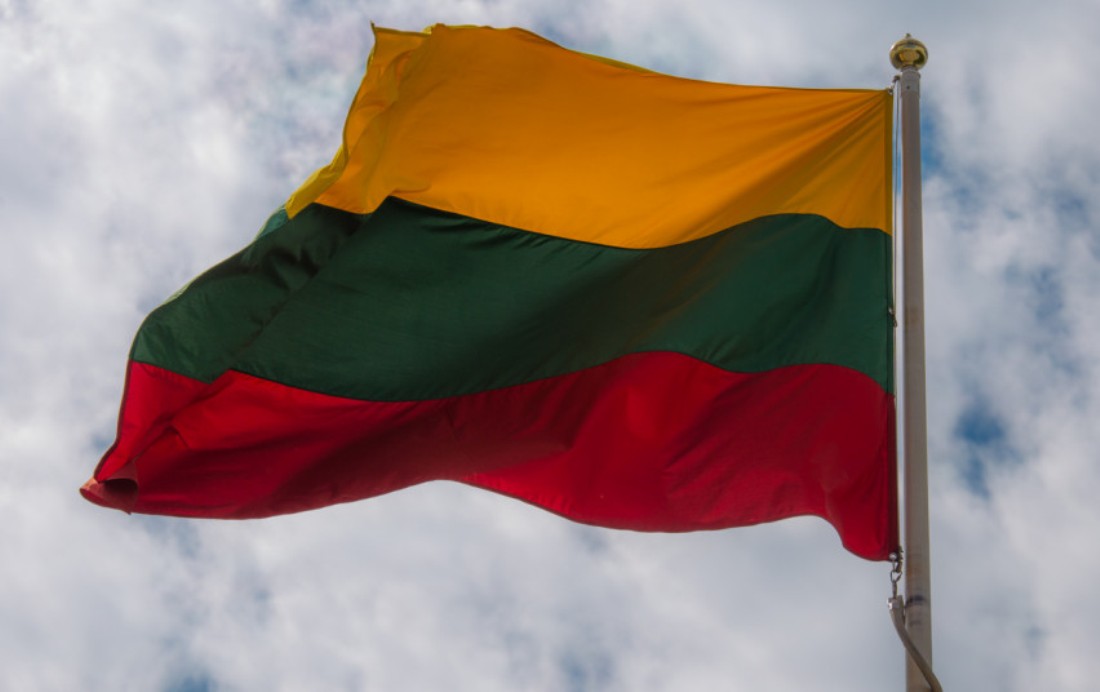 Когда следует вывешивать флаг Литовского государства?