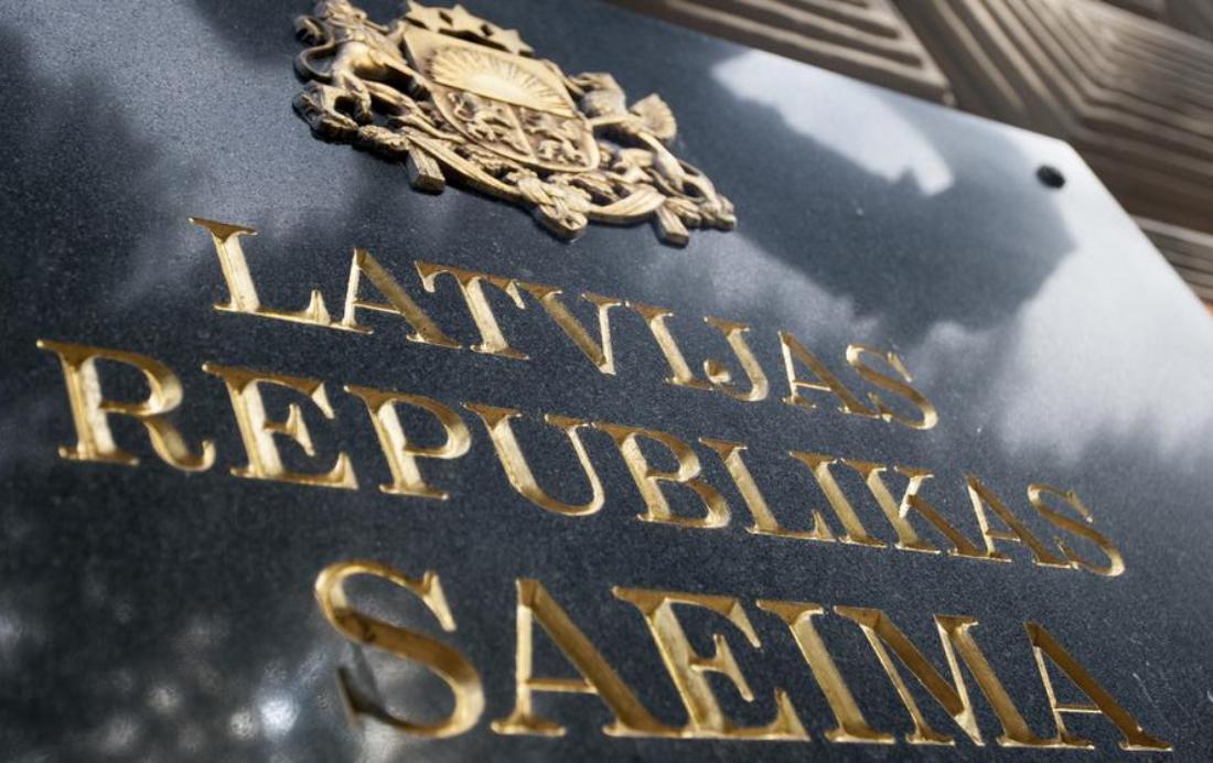 В Латвии поддержано предложение об обязательной вакцинации для депутатов Сейма