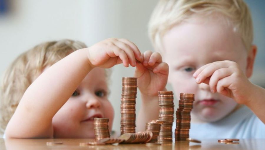 В феврале – первые повышенные выплаты на воспитание детей