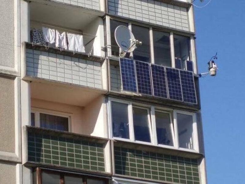Латвийцы устанавливают солнечные панели на балконах – это опасно